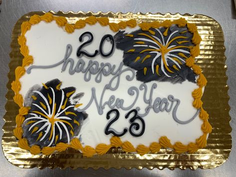 New Years Sheet Cake, New Years Cake Decorating Ideas, Winter Sheet Cake Designs, Winter Themed Sheet Cake, New Year’s Eve Birthday Cake, New Year's Cupcakes, Letter Cakes, Rectangle Cake, New Years Cookies