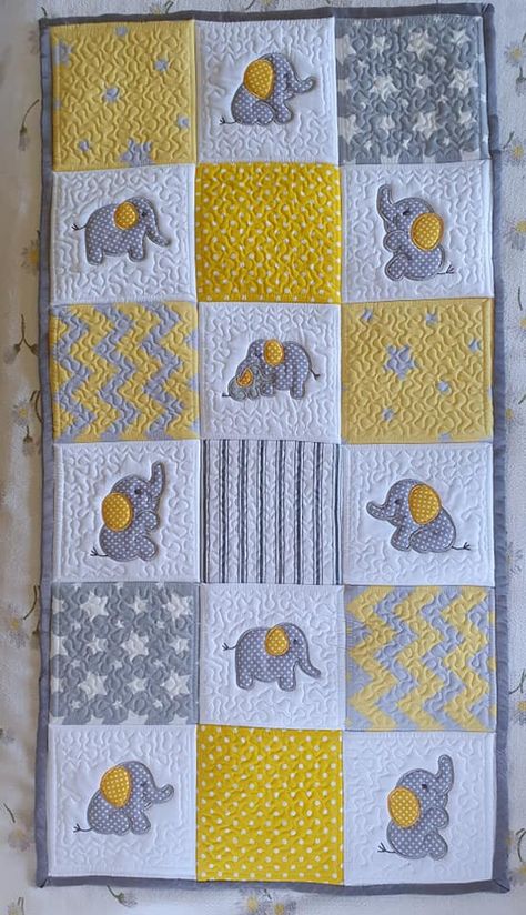 Elephant Quilts Pattern, Quilts Designs, Crib Quilt Pattern, Baby Quilt Patterns Easy, Animal Baby Quilt, Colchas Quilting, Panel Quilt Patterns, Baby Crib Quilt, Designs By Juju