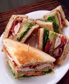 California Chicken Club Sandwich California Club Sandwich, Club Sandwich Chicken, California Chicken, Club Sandwich Recipes, Plats Healthy, Chicken Club, Club Sandwich, Think Food, Chapati