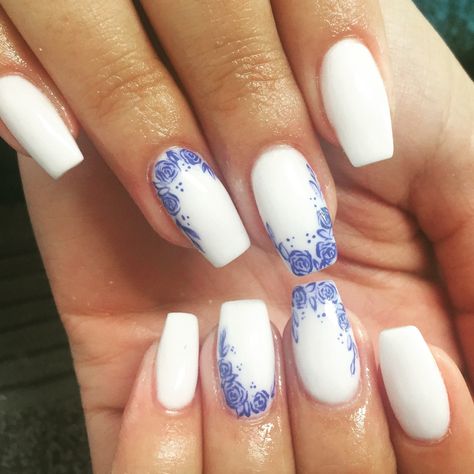 Nails White With Blue Design, White Blue Flower Nails, White And Blue Wedding Nails, Cute Nails Blue And White, Santorini Inspired Nails, White And Blue Floral Nails, Blue And White Graduation Nails, Graduation Nails Blue And White, Blue And White Wedding Nails