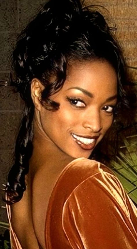 Black Girls With Bangs, Girls With Bangs, Kellita Smith, 2000s Makeup Looks, Feminine Black Women, Women Icon, Black 90s Fashion, Girls Vans, Black Actresses