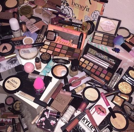 A Lot Of Makeup, Makeup Collection Goals, Make Up Ideas, Lots Of Makeup, Makeup Guide, New Makeup, Makeup Obsession, Makeup Goals, Makeup Storage