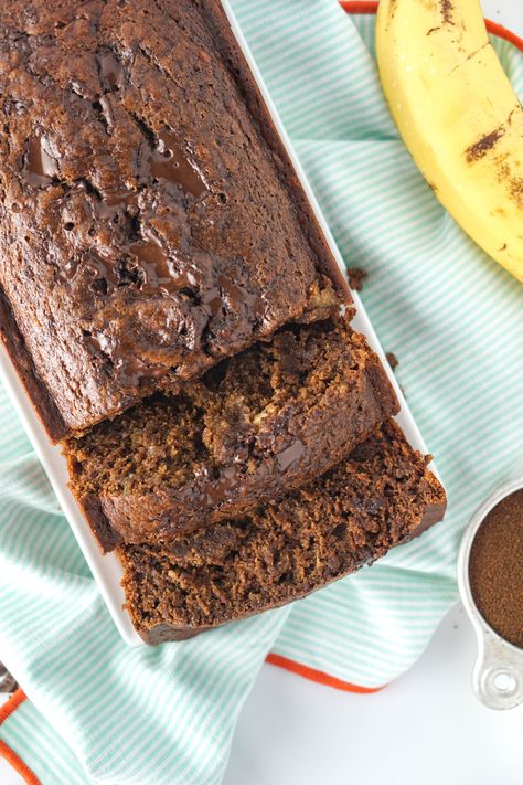 HEALTHY Mocha Banana Bread! #refinedsugarfree #healthybreakfastrecipe #chocolatebananabread #dairyfree | www.wakeuptowaffles.com Banana Bread Recipe Uk, Superfood Banana Bread, Low Calorie Chocolate Banana Bread, Almond Banana Bread, Bread Calories, Sour Cream Banana Bread, Cocoa Powder Recipes, Chocolate Banana Bread Recipe, Banana Bread Recipe Healthy