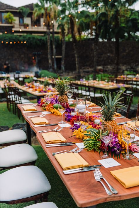 Hawaiian Catering Ideas, Boho Luau Party, Classy Hawaiian Theme Party, Pool Wedding Decorations, Tropical Garden Party, Tropical Table, Decoration Buffet, 21 Diner, Tropical Wedding Inspiration