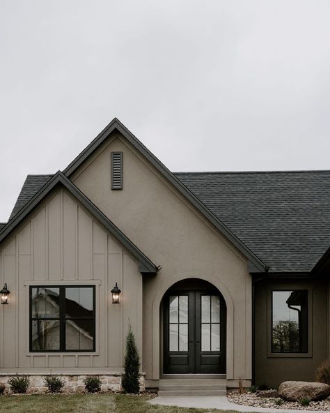 We are dead over this exterior🤤 It turned out even more beautiful than we imagined! • • • • 📸@brookepavel #exterior #exteriordesign… | Instagram Dark Paint House Exterior, All Siding House Exterior, Tan House Exterior With Wood Accents, Charcoal Brown House Exterior, Tan Siding Black Trim, House Accents Exterior, Two Toned Brick House Exterior, Parade Of Homes Exterior, Black Exterior House With Brick