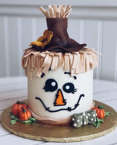 Scarecrow Cake Ideas, November Cake Ideas, 2 Sided Cake, Scarecrow Cake, Fall Theme Cakes, Thanksgiving Cakes Decorating, Fall Cakes Decorating, Halloween Cupcake Ideas, Fall Birthday Cakes