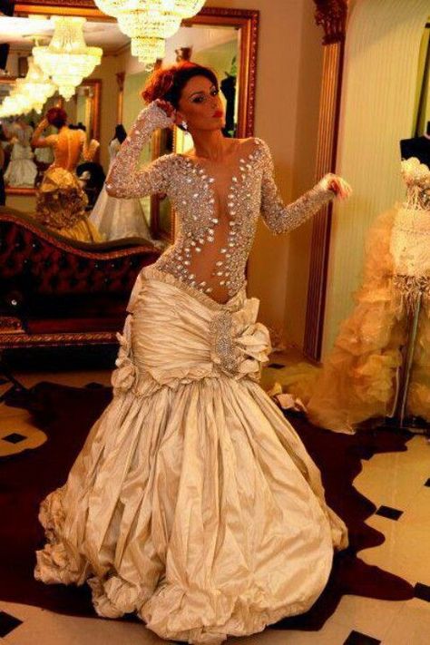 19 Of The Most Bizarre Wedding Dresses Ever Worn Stay At Home Mum Revealing Wedding Dress, Tacky Dress, Suite Dress, Beautiful Wedding Gowns, A Wedding Dress, Bridal Fashion Week, Couture Wedding, A Mirror, Wedding Dresses Unique