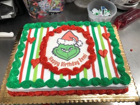 Grinch theme party Wilton Decorating Tips, Christmas Birthday Cake, Grinch Cake, Birthday Cake Decorating, Grinch Christmas, Sheet Cake, Christmas Cake, Rice Paper, Decorating Tips