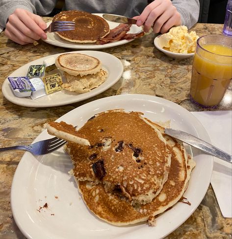 Breakfast | diner | pancakes | chocolate chip pancakes | english muffin | orange juice | vanilla ice cream | date | brunch Pancake Diner Aesthetic, Diner Date Aesthetic, Pancakes Chocolate Chip, Diner Pancakes, Diner Breakfast, Pancakes Chocolate, Breakfast Diner, Devney Perry, Sarah Dessen