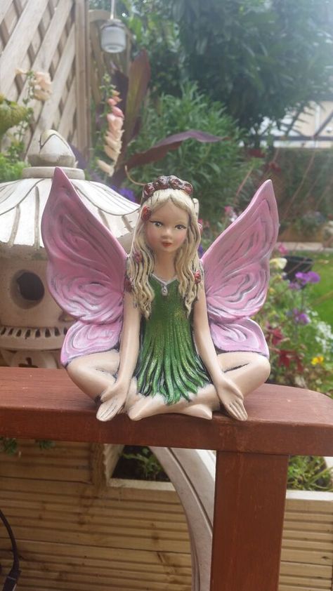 Shared with Dropbox Fairy Ceramic Ideas, Ceramic Fairies, Fairy Pottery, Clay Trinkets, Ceramic Fairy, Fairy Birthday Cake, Pixie Hollow, Sculpture Ideas