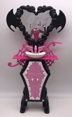 Monster High Draculaura's Powder Room Vanity Sink | eBay Draculaura Room, Monster High Decor, Monster High Room Decor, Monster High Stuff, Monster High Bedroom, Monster High Beds, Monster High Room, Monster High Crafts, Retro Room Ideas