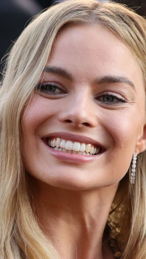 Margaret Robbie, Margot Robbie Style, Margot Robbie Harley Quinn, Margot Robbie Harley, Beautiful Teeth, Perfect Teeth, Margot Robbie, Beautiful Smile, Blonde Hair