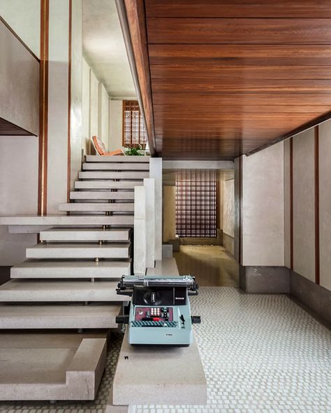 Somewhere I would like to live: Olivetti Showroom in Venice, Italy - Carlo Scarpa Olivetti Showroom, Modern Typewriter, Interesting Homes, Lebbeus Woods, Louis Kahn, Richard Meier, Toyo Ito, Steven Holl, Peter Zumthor