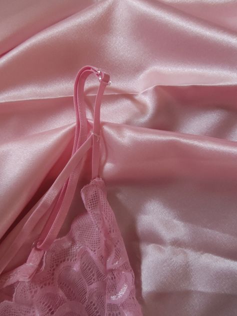 Langire Outfit Pink, Luxury Romantic Pink Sleepwear, Pink Satin Nightwear, Lingerie Aesthetic, Pink Delicate Lace Sleepwear, Pink Lingerielook Aesthetic, Lingerie Rosa, Lovecore Aesthetic, Pink Lingerie