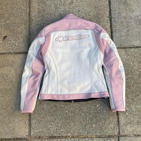 Pink Motorcycle Outfit, Pink Motorcycle Jacket, Pink Motorcycle, White Motorcycle, Outfit 2020, Motorcycle Aesthetic, Biker Gear, Board Quotes, Bike Gear