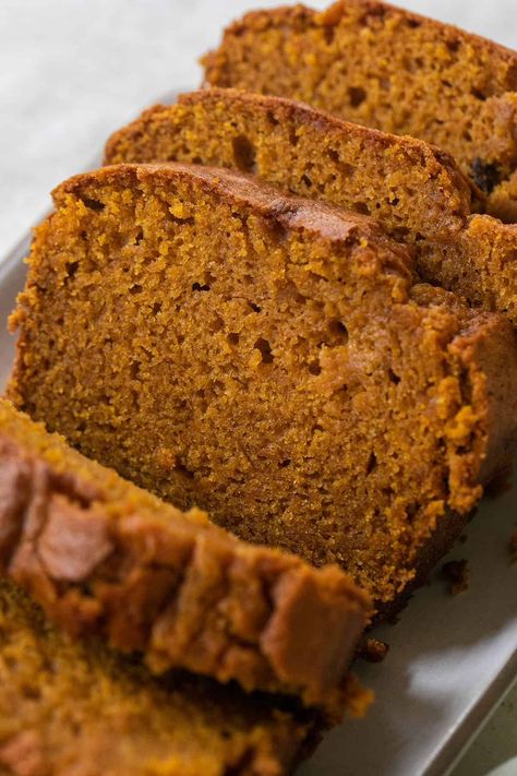 Best Pumpkin Bread Recipe, Gluten Free Pumpkin Bread, Pumpkin Banana Bread, Pumpkin Bread Easy, Spice Bread, Cinnamon Crumble, Moist Pumpkin Bread, Pumpkin Loaf, Recipe Pumpkin