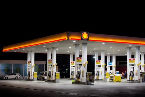 Shell Wants To Own The Gas Stations Of The Future Shell Gas Station, Royal Dutch Shell, Electric Vehicle Charging, Filling Station, Petrol Station, Service Station, Gas Prices, Clean Energy, New Market