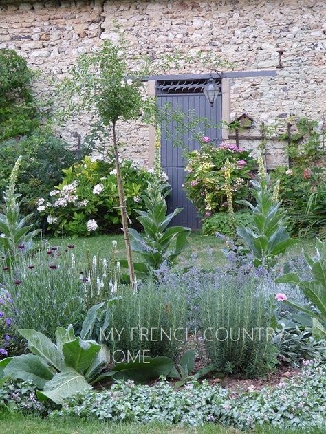 French Country Gardens, French Country Landscaping, French Garden Design, Garden Planning Layout, French Gardens, Old Fashioned Love, Country Garden Decor, My French Country Home, Herb Garden Design