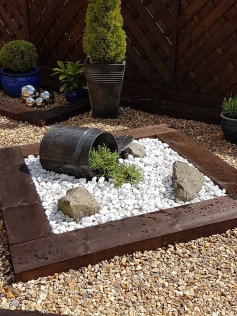 Focus Point In Garden, Garden Focus Point Ideas, Big Gardens, Focus Point, Big Garden, Inside Outside, Garden Spaces, Small Garden, Garden Plants