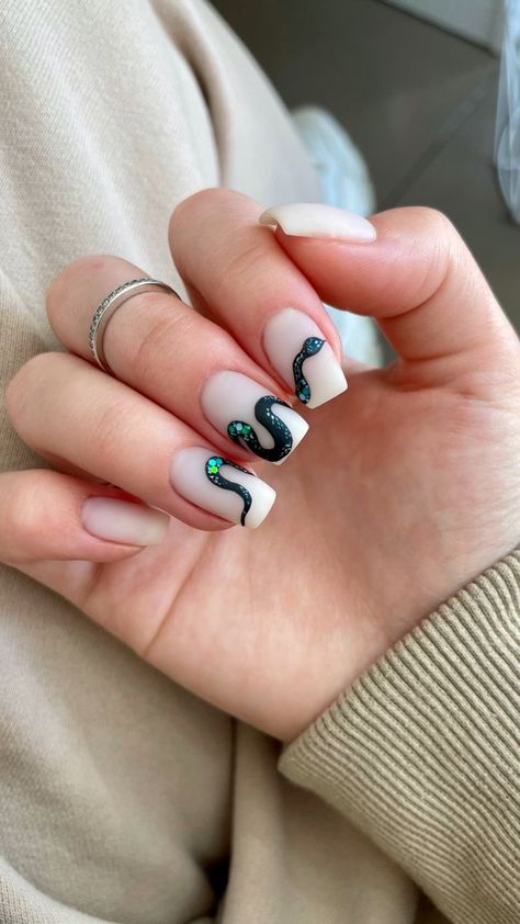 Nails With Snake, Snake Nails, Snake Skin Nails, Elite Nails, Acrylic Nails Ideas, Prom Nails Silver, Nails Art Designs, Art Designs Ideas, May Nails