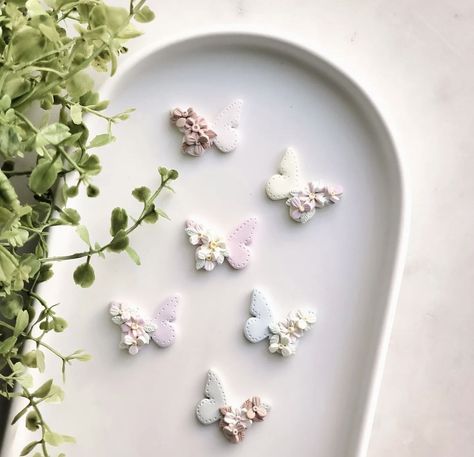 Butterfly Clay Earrings Diy, Small Polymer Clay Earrings, Polimery Clay Ideas, Butterfly Polymer Clay, Cercei Din Lut Polimeric, Polymer Clay Flower Earrings, Flower Clay Earrings, Clay Flower Earrings, Polymer Clay Gifts