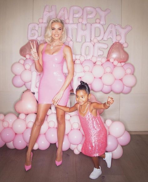 Kylie Jenner Family, Hidden Hills Mansion, Khloe Kardashian House, Tight Pink Dress, Happy Birthday Mommy, Kardashian House, Khloe Kardashian Style, True Thompson, Kloe Kardashian