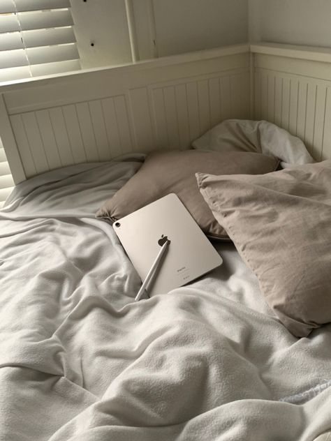 Hemnes Daybed Aesthetic, Studying In Bed Aesthetic, Ikea Bed Aesthetic, Single Bed Aesthetic, Ipad Air 5 Aesthetic, Ipad Air Aesthetic, Generation Aesthetic, Ikea Aesthetic, Ikea Hemnes Bed