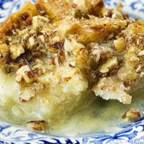 Pioneer Woman Bread Pudding Pioneer Woman Bread Pudding, Pioneer Woman Bread, Whiskey Cream Sauce, Easy Bread Pudding, Whiskey Sauce, Whiskey Cream, Bread Pudding Easy, Cream Sauce Recipe, Cream Sauce Recipes