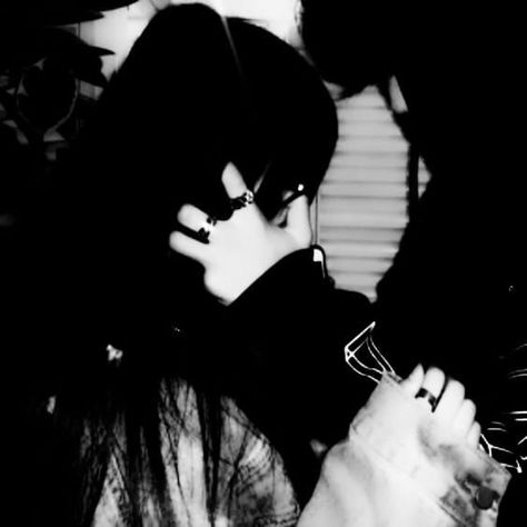 couple matching icons dark Couples Icons Aesthetic, Egirl Aesthetic, Emo Pfp, Match Profile, Japanese Horror, Good Music Quotes, Cute Couple Poses, Couples Icons, Couple Matching