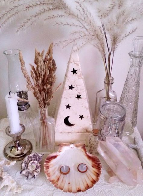 Spiritual Altar, Witchcraft Altar, Witch Room, Wiccan Decor, Pastel Color Schemes, Witches Altar, Wiccan Altar, Pagan Altar, Deco Nature