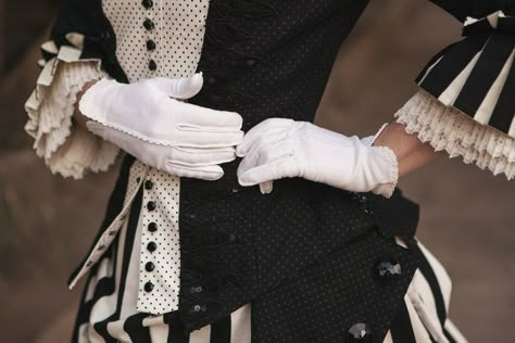 black and white stripe Circus Cosplay, Victorian Outfit, Erin Morgenstern, The Night Circus, Victorian Cosplay, Circus Aesthetic, Dark Circus, Night Circus, Laughing Jack