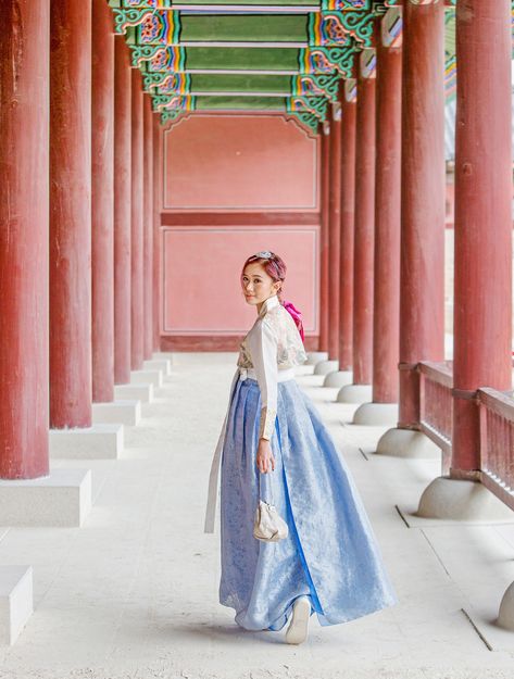 SUBSCRIBE TOURISTY IN KOREA February 19th, 2017 This will probably go down as the most touristy thing I’ve ever done in my life–walking around Gyeongbokgung Palace in a hanbok. If not for the Makeup Plus App team arranging this for us, I would’ve never ever thought of doing this. Not that I don’t like it, I just probably wouldn’t have the guts to do it. LOL. But as it turns out, I had nothing to be embarrassed about. There was actually quite a number of tourists and local girls who were in hanbo Korea Photo Ideas, Hanbok Rental, Hanbok Photoshoot, Hanbok Aesthetic, Spring Outfits Korea, Traditional Korean Hanbok, Korea Autumn, Korea Photography, Autumn In Korea