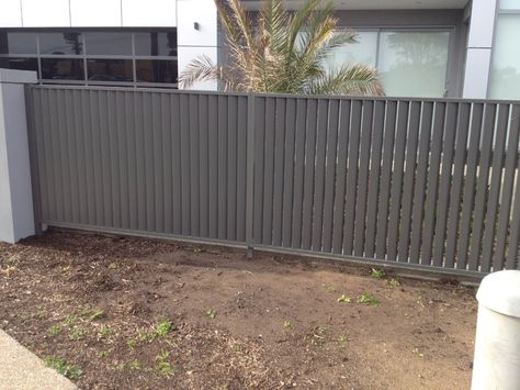 aluminium slat style fence powdercoated woodland grey Woodland Grey Fence, Gray Fence, Painted Fences, Grey Pool, Grey Fence, Aluminum Pool Fence, Concrete Fence Posts, Driveway Fence, Grey Fences