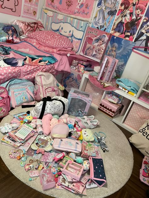 Kawaiicore Room Decor, Sanriocore Room, Jojifuku Room, Puroland Japan, My Melody Room, Kawaii Bed, Hello Kitty To Issho, Donuts Birthday, Sanrio Room