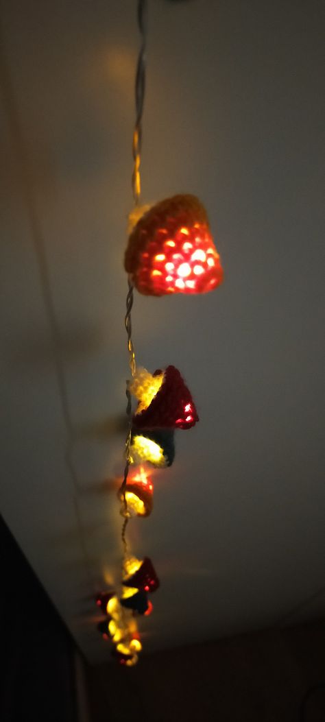 Ravelry: Mushroom string of lights by Simone Spinner Crochet Fairy Lights, Crocheted Fairy Lights, Crochet String Lights, Crochet Mushroom Garland Pattern, Mushroom Crochet Garland, Crochet Flower Led Lights, Mushroom Fairy, Crochet Fairy, Crochet Mushroom