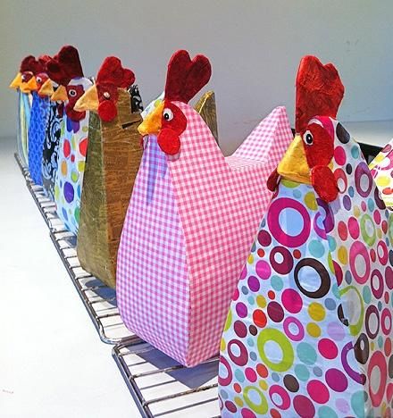 Make a paper hen out of a cereal box, website has instructions Chicken Crafts, Folding Origami, Paper Projects, Diy Projects To Try, Crafts To Do, Paper Mache, Kids Crafts, Easter Crafts, Cereal Box