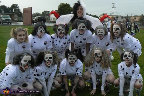 Cyndi: Ceres Earthquakes U19 Girls Soccer Team. We won the Fort Bragg Spookfest Costume Contest (and the tournament) 2010 as 101 Dalmations, complete with Cruella DeVil. White uniforms, spotted, white/spotted painted... Group Zombie Costumes, Big Group Costume Ideas Funny, Baseball Team Halloween Costume Ideas, Big Group Halloween Costumes, Cruela Devil, Team Halloween Costumes, Halloween Softball, Group Halloween Costume Ideas, Office Halloween Costumes