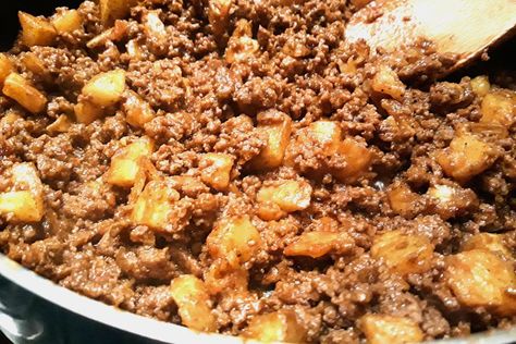 Taco Filling Ideas: This Beef & Potato Taco Filling Recipe Is What to Put Inside Your Taco Shells #30secondmom Tacos Dinner, Taco Meat Recipe, Pizza Taco, Hamburger And Potatoes, Taco Pasta Salad, Mexican Casserole Recipe, Taco Meat Recipes, Crispy Tacos, Ground Beef And Potatoes