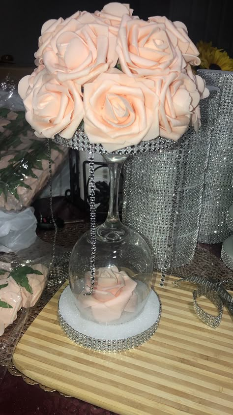 Quince Flower Arrangements, Cute Centerpiece Ideas For Quince, Pink Quince Centerpieces Simple, Center Piceses For Quince, Diy Quinceanera Decorations Centerpieces, Quince Diy Decorations, Easy Quinceanera Centerpieces, Quinceañera Centerpieces Ideas Diy, 15 Centerpieces