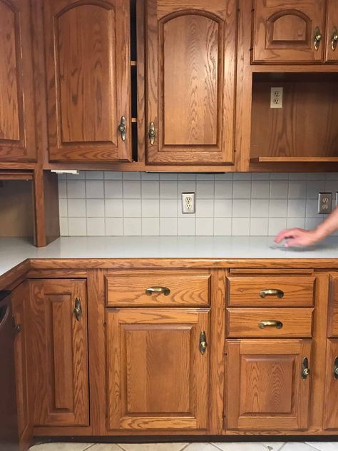 painting kitchen cabinets with Annie Sloan's chalk paint Landscapes Sunset, Chalk Paint Cabinets, Best Paint For Kitchen, Chalk Paint Kitchen Cabinets, Chalk Paint Kitchen, Painting Kitchen Cabinets White, Laminate Kitchen Cabinets, Paint Kitchen Cabinets, Stained Kitchen Cabinets