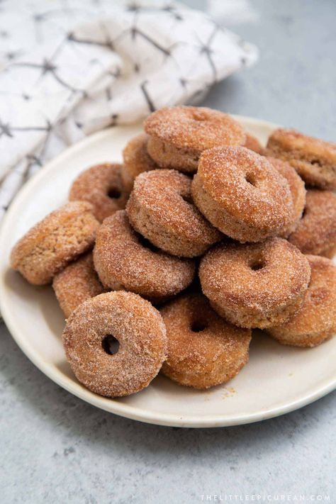 Baked Mini Donuts - The Little Epicurean Baked Mini Donut Recipe, Baby Cake Donut Maker Recipes, Cake Donut Recipe Fried, Mini Donut Recipe, Dunkin Donuts Recipe, Cinnamon Sugar Desserts, Old Fashioned Donuts, Donut Maker Recipes, Vegan Donut Recipe