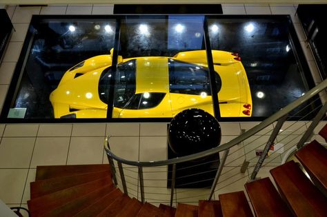 I would walk all over my supercars - Imgur Luxurious Garage, Underground Garage, Building A Garage, Cool Garages, Ultimate Garage, Luxury Garage, Build Your Own House, Garage Gym, Glass Floor