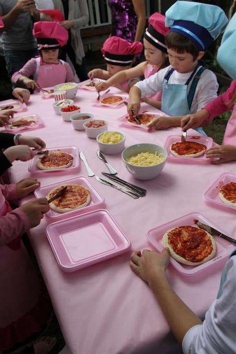 Cooking Birthday Party Ideas For Kids, Craft Birthday Party Ideas, Pizza Making Party, Craft Birthday Party, Kids Cooking Party, Baking Birthday Parties, Cooking Party, Mini Chef, Chef Party