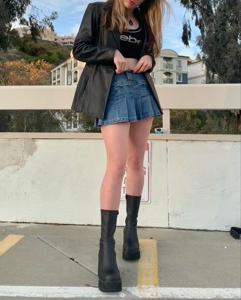 Y2k With Skirt, Y2k Fall Outfits Aesthetic, Parker Boots Outfit Unif, Unif Parker Boots Outfit, Pleated Denim Mini Skirt Outfit, Parker Boots Outfit, Y2k Outfits With Skirt, Y2k Fashion Skirts, Skirt And Platform Boots