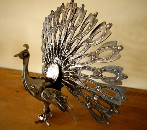 Peacock Metal Art, Peacock Sculpture, Metal Peacock, Cutlery Art, Silverware Art, Spoon Art, Welding Art Projects, Horseshoe Art, Peacock Art