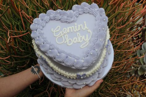 Gemini Cake Ideas, Vintage Bday Cake, 29 Birthday Ideas, 29 Birthday Ideas For Her, Gemini Cake, 29 Birthday, Bday Cake Ideas, Birthday Ideas For Her, Birthday Inspo