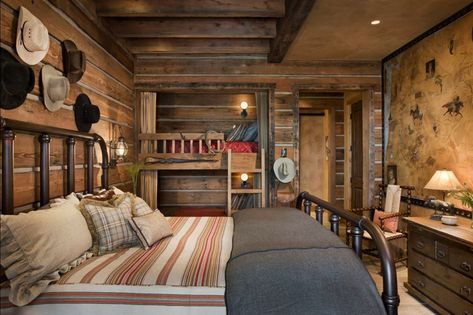 Rustic Italian Home, Rustic Bedroom Design, Bedroom Traditional, Cabin Bedroom, Western Bedroom, Cool Bunk Beds, Decor Western, Murphy Beds, Country Bedroom