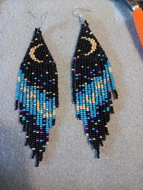 Fringe Earrings Diy, Beautiful Beaded Earring, Beaded Jewelry Earrings, Seed Bead Jewelry Patterns, Native Beading Patterns, Beaded Earrings Native, Beaded Earrings Tutorials, Native American Beaded Earrings, Beaded Earrings Diy