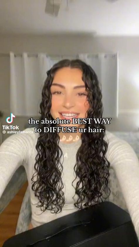 Tutorial For Curly Hair, Curly Hair Diffuser, Hair Tutorial Curly Hair, Diffuser Hair, Curly Hair Advice, Wavy Hair Tips, Hairstyling Ideas, Straightening Curly Hair, Waves Tutorial