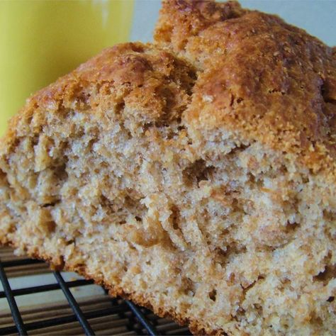 15 No-Yeast Breads for Quick and Easy Baking Whole Wheat Beer Bread, Bread Sides, Lent Meals, Pumpkin Bagels, Cheesy Pull Apart Bread, Food Monster, Yeast Free Breads, Bread Pull Apart Recipes, Beer Bread Recipe